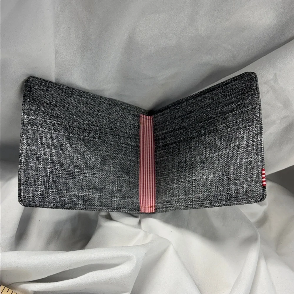 The Herschel Supply Company Gordon Peacoat  Black and Gray  white card Holder